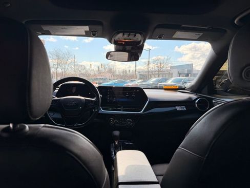 Used 2024 Chevrolet Trax RS w/ Sunroof Package image 22