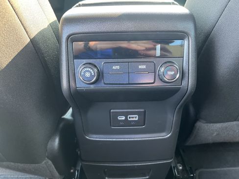 Used 2020 GMC Acadia SLE image 17