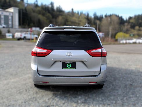 Used 2015 Toyota Sienna XLE Premium AWD/4WD image 6