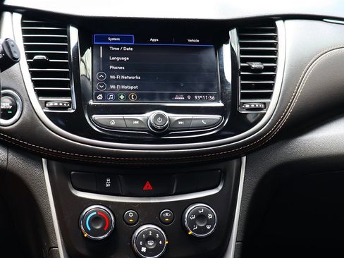 Used 2022 Chevrolet Trax LT w/ LT Convenience Package FWD image 42