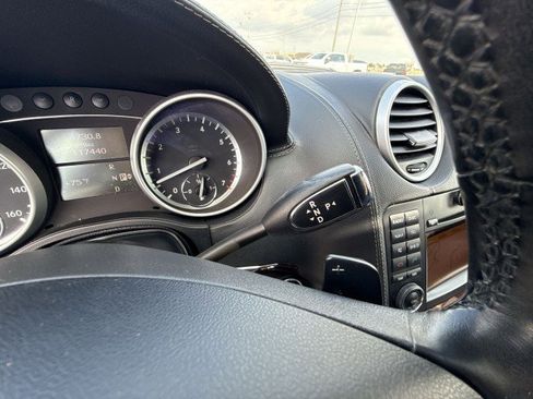 Used 2011 Mercedes-Benz GL 450 4MATIC image 22