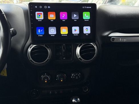 Used 2016 Jeep Wrangler Unlimited Sahara w/ Connectivity Group AWD/4WD image 23