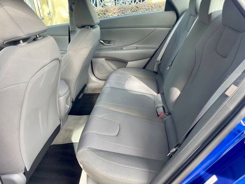 Used 2025 Hyundai Elantra SE image 10