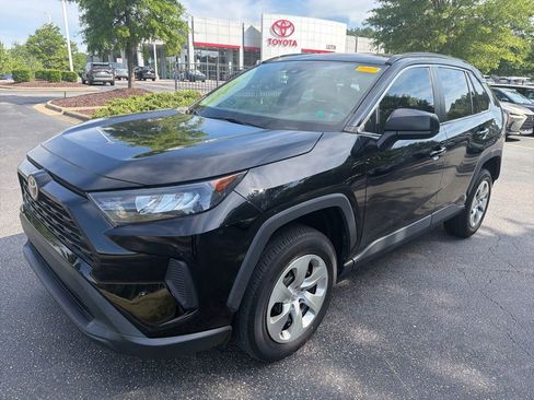 Used 2021 Toyota RAV4 LE FWD image 2