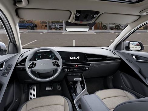 New 2025 Kia Niro SX Touring image 15