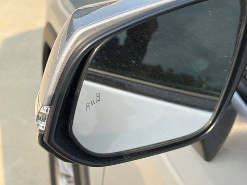 Used 2025 Toyota RAV4 XLE AWD/4WD image 17