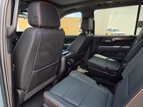 Used 2026 GMC Yukon XL AT4 w/ AT4 Premium Package AWD/4WD image 32