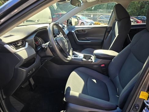 Used 2020 Toyota RAV4 LE AWD/4WD image 8