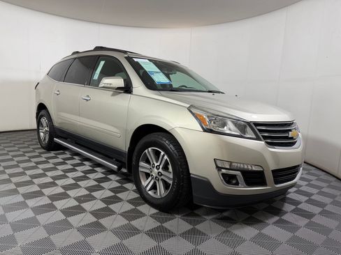 Used 2017 Chevrolet Traverse LT w/ Traveler's Package FWD image 6