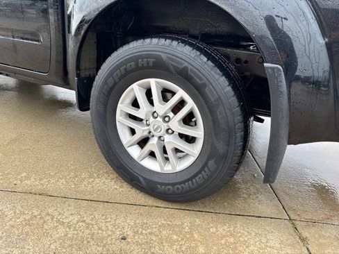 Used 2015 Nissan Frontier SV w/ SV Value Truck Package AWD/4WD image 5