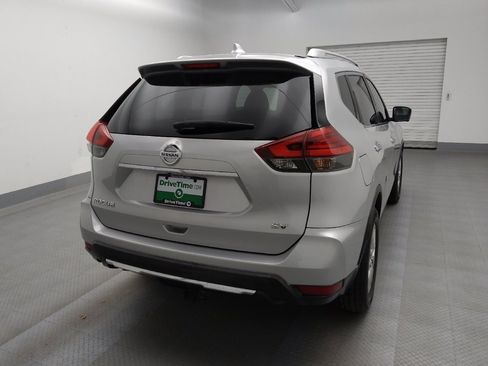 Used 2017 Nissan Rogue SV w/ SV Premium Package image 6