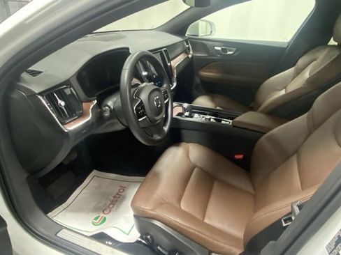 Used 2024 Volvo V60 B5 Cross Country Plus image 10