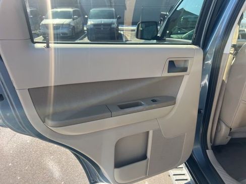 Used 2011 Ford Escape XLT w/ Canadian Winter Pkg image 9