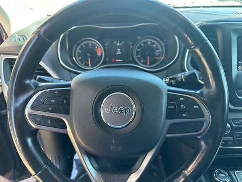 Used 2019 Jeep Cherokee Latitude w/ Cold Weather Group image 23