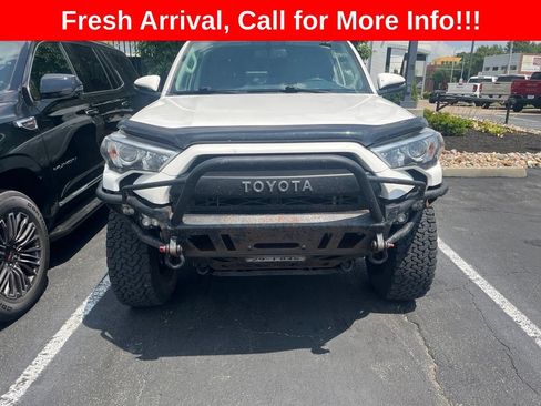 Used 2019 Toyota 4Runner SR5 Premium AWD/4WD image 2