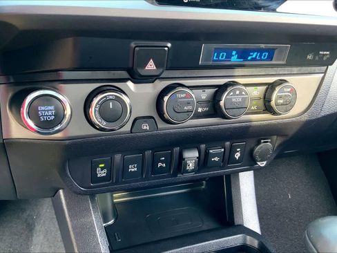 Used 2023 Toyota Tacoma TRD Off-Road w/ Technology Package AWD/4WD image 32