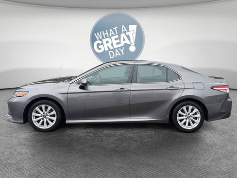 Used 2018 Toyota Camry LE image 7
