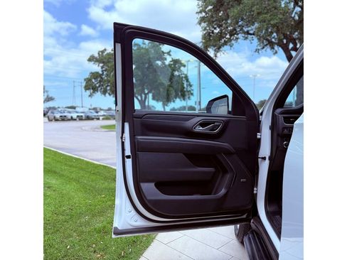 Used 2024 GMC Yukon SLT AWD/4WD image 32