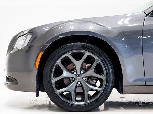 Certified 2021 Chrysler 300 Touring w/ Sport Appearance Package RWD image 32