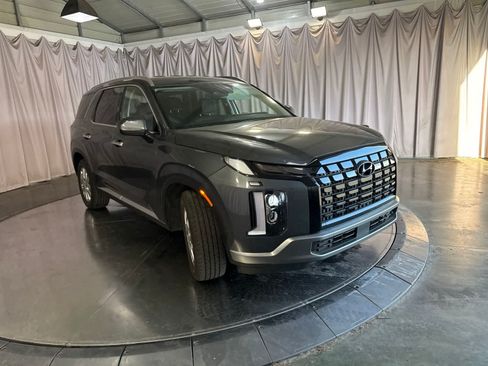 Used 2024 Hyundai Palisade SEL FWD image 3