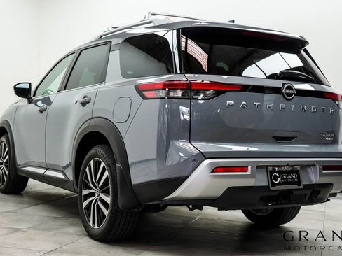 Used 2025 Nissan Pathfinder Platinum AWD/4WD image 10