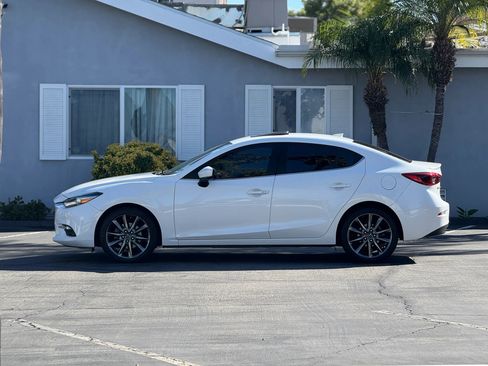 Used 2018 MAZDA MAZDA3 Grand Touring image 2