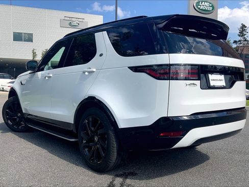 Used 2024 Land Rover Discovery Dynamic SE AWD/4WD image 3