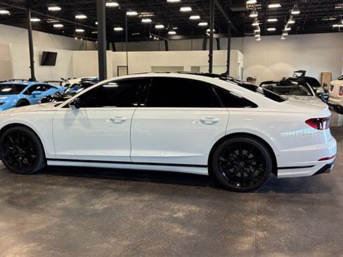Used 2023 Audi S8 AWD/4WD image 4