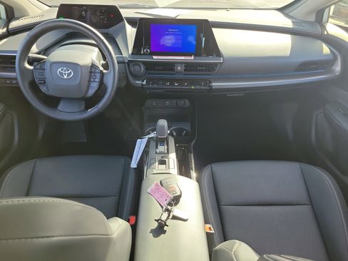 Used 2025 Toyota Prius XLE image 15