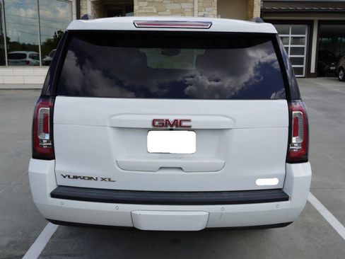 Used 2018 GMC Yukon XL SLT image 6