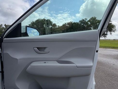 Used 2026 Hyundai Kona SE FWD image 13