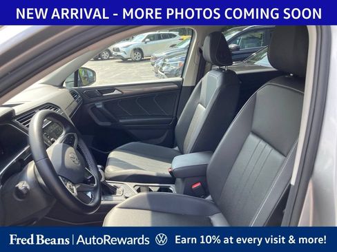 Certified 2023 Volkswagen Tiguan SE w/ Panoramic Sunroof Package AWD/4WD image 9