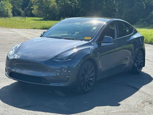 Used 2023 Tesla Model Y Performance AWD/4WD image 3
