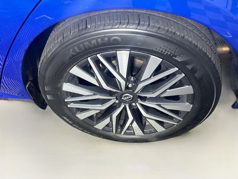 Used 2025 Nissan Altima 2.5 SV image 11