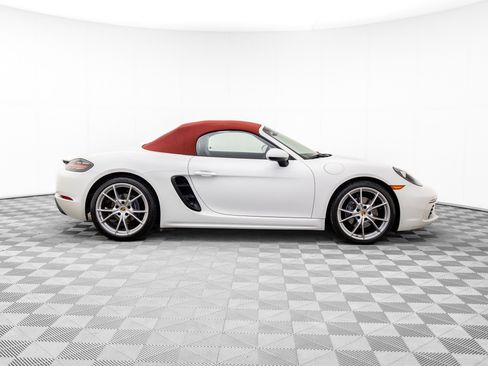 Used 2019 Porsche 718 Boxster image 8