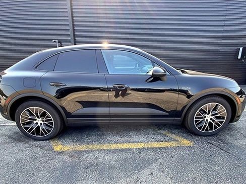 Used 2025 Porsche Macan Electric image 11