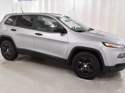 Used 2015 Jeep Cherokee Sport image 5