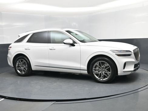 Used 2024 Genesis GV70 2.5T w/ Select Package image 2