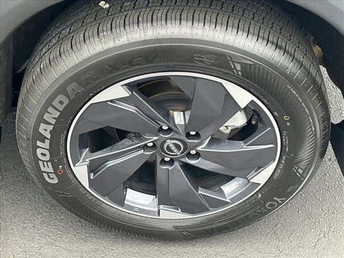 Used 2024 Nissan Rogue SV w/ SV Premium Package FWD image 25