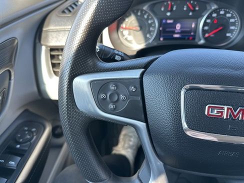 Used 2024 GMC Terrain SLE w/ Driver Convenience Package image 23