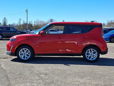 Used 2023 Kia Soul LX w/ LX Technology Package FWD image 4