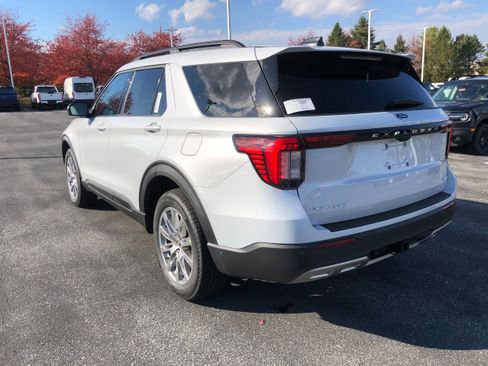 New 2026 Ford Explorer Active w/ Active Comfort Package image 3