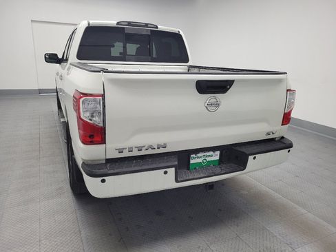 Used 2018 Nissan Titan SV w/ SV Convenience Package image 6
