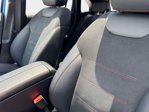 Certified 2025 Mercedes-Benz GLA 250 4MATIC image 21