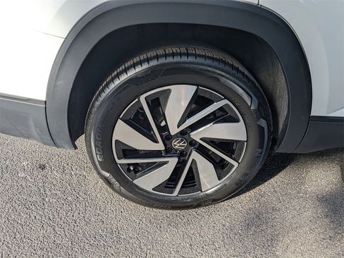 Used 2025 Volkswagen Atlas SE image 34