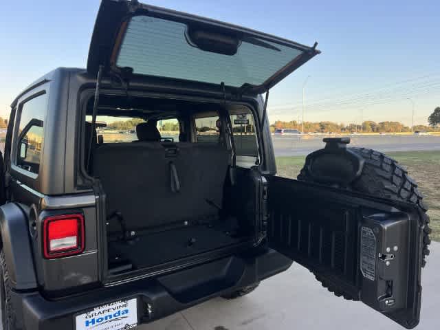 Used 2022 Jeep Wrangler Sport AWD/4WD image 34