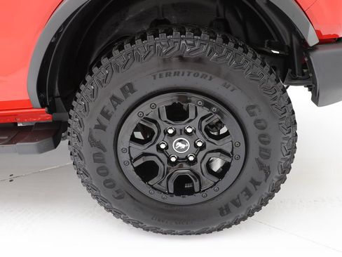 Used 2023 Ford Bronco Wildtrak image 11