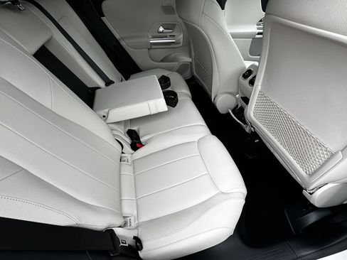 Certified 2025 Mercedes-Benz GLA 250 4MATIC image 18
