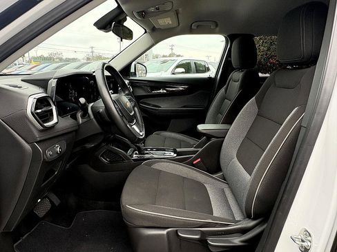 Certified 2025 Chevrolet TrailBlazer LT w/ LT Cold Weather Package image 9