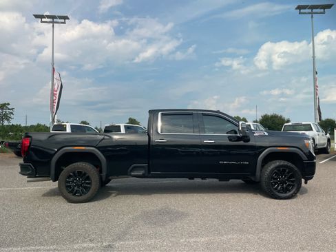 Used 2022 GMC Sierra 2500 Denali w/ Denali Black Diamond Edition AWD/4WD image 4